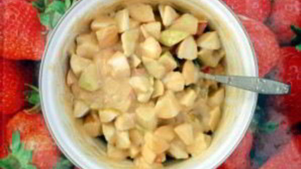 шарлотка с яблоками на сковороде