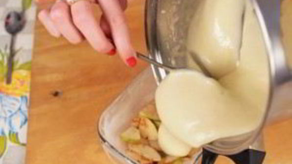 шарлотка с яблоками в микроволновке