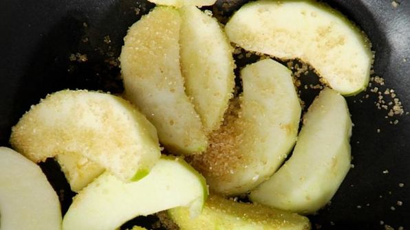 шарлотка с яблоками