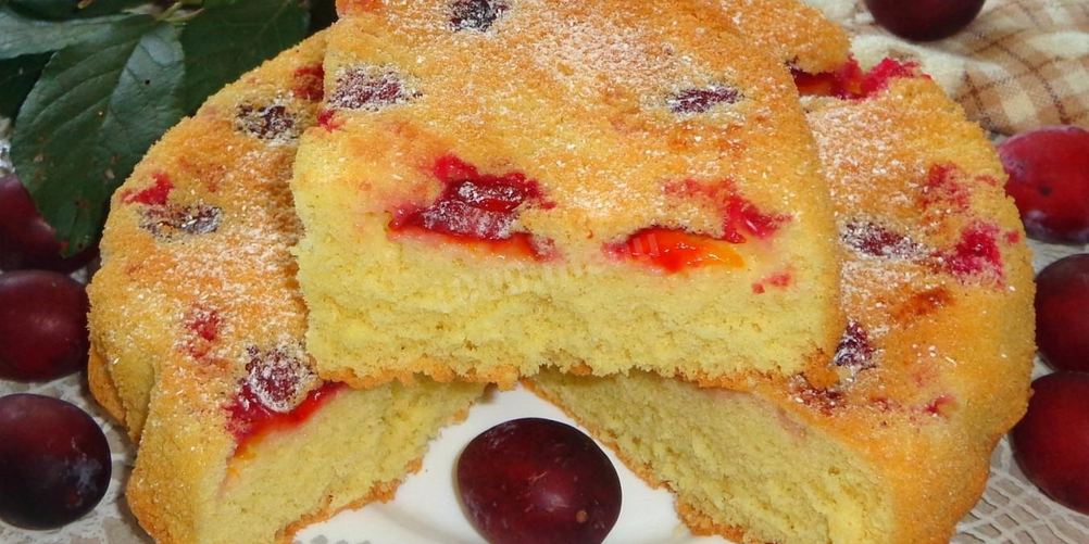 Рецепт шарлотка со сливами