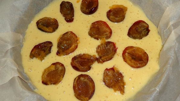 шарлотка со сливами