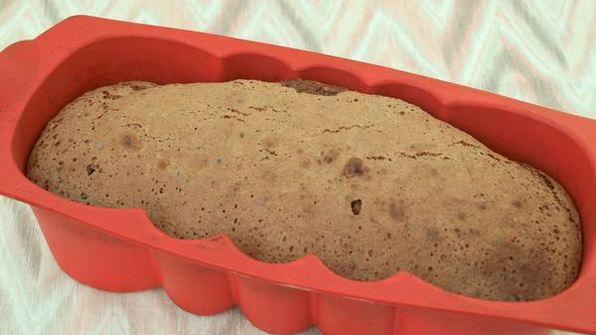 шоколадная шарлотка с ягодами