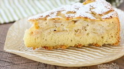 Воздушная шарлотка с яблоками