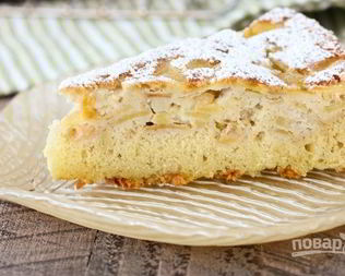 Воздушная шарлотка с яблоками