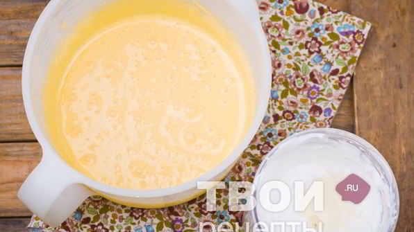 яблочная шарлотка