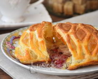 Слоеные конвертики с сыром Бри и ягодами