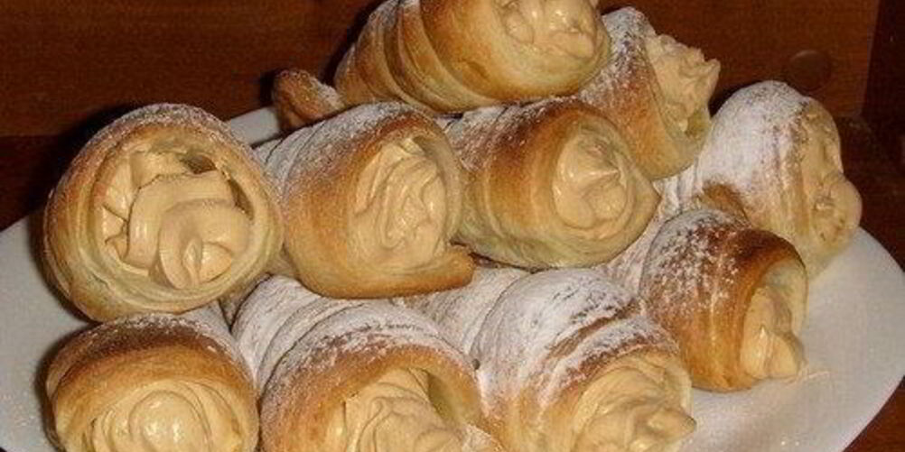 Рецепт слоеные трубочки с вареным сгущенным молоком