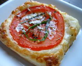 Слойки c помидорами и сыром