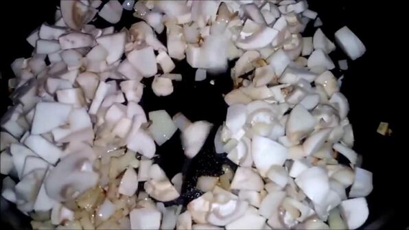 слойки с картофелем и грибами из слоеного теста