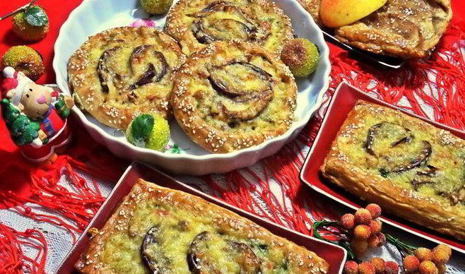 Слойки с картошкой и лососем