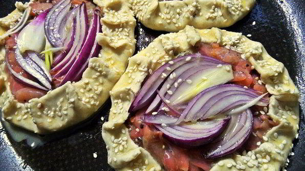 слойки с картошкой и лососем