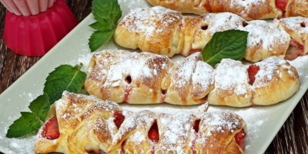 Рецепт слойки с клубникой и бананом