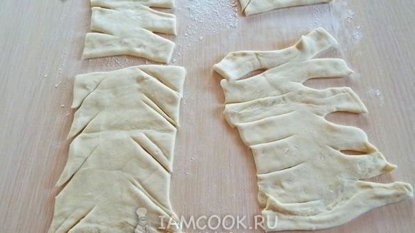 слойки с клубникой и бананом