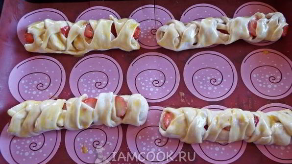 слойки с клубникой и бананом