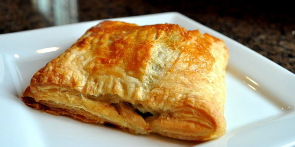 Рецепт слойки с курицей и сыром