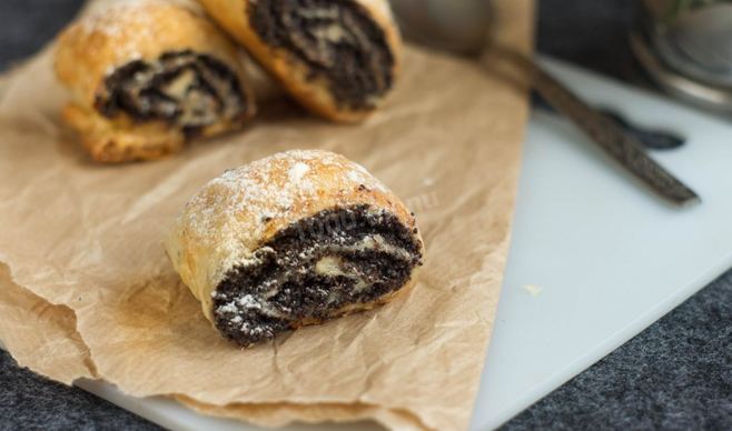 Слойки с маком