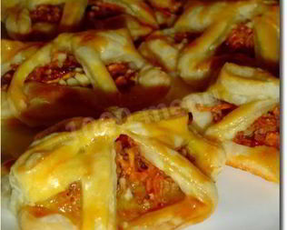 Слойки с начинкой из тыквы и орехов