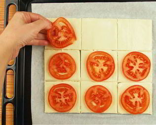 Слойки с помидорами