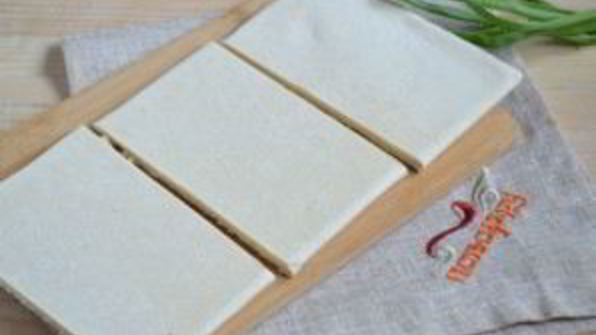 слойки с сыром из готового слоеного теста