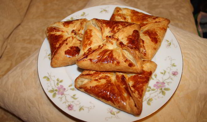 Слойки с творогом и бананом