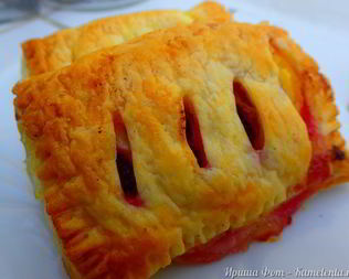 Слойки с творогом и вишней