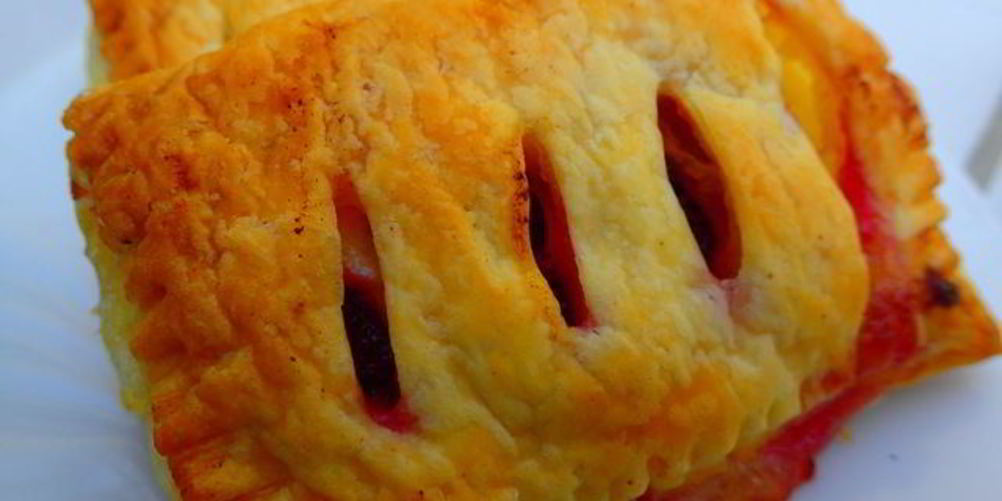 Рецепт слойки с творогом и вишней