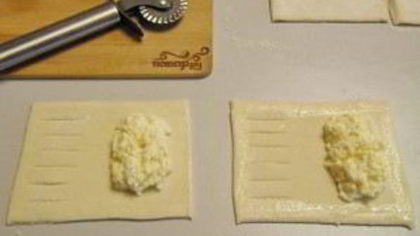 слойки с творогом из готового слоеного теста