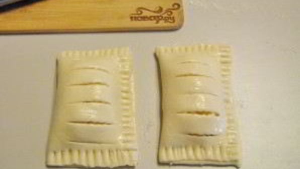 слойки с творогом из готового слоеного теста