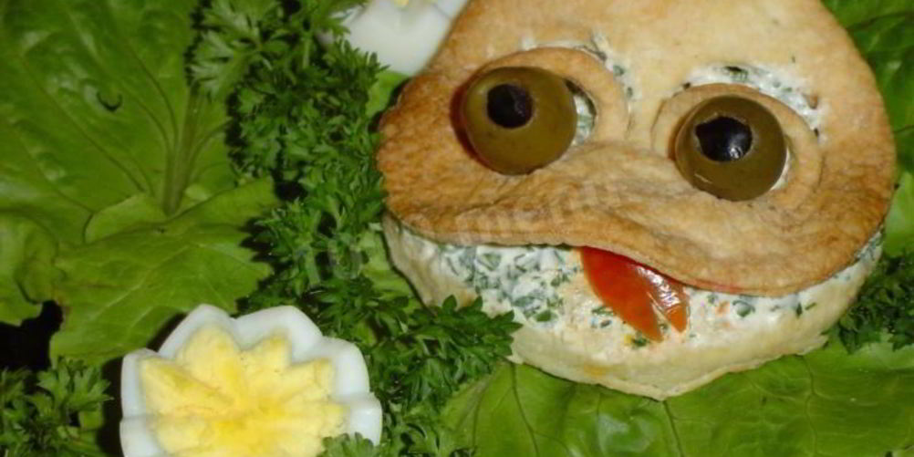 Рецепт слойки с творожным сыром, оливками и зеленью лягушата