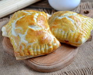 Слойки с вишней из слоеного теста