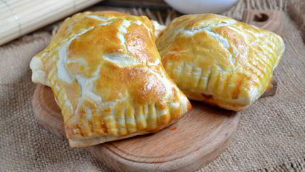 Слойки с вишней из слоеного теста