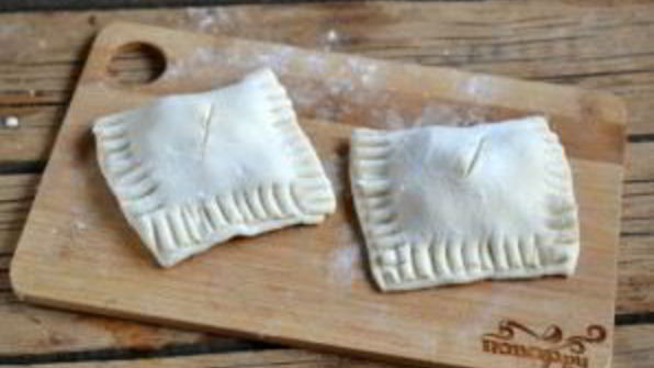 слойки с вишней из слоеного теста