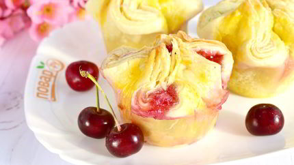 Слойки с вишней