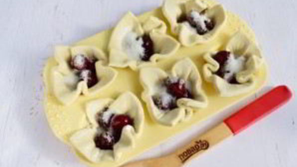 слойки с вишней