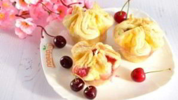 слойки с вишней