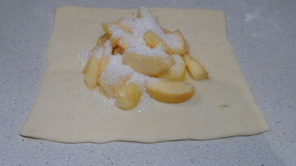 слойки с яблоками