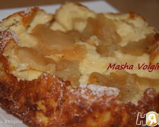 Большой сырник с яблоками