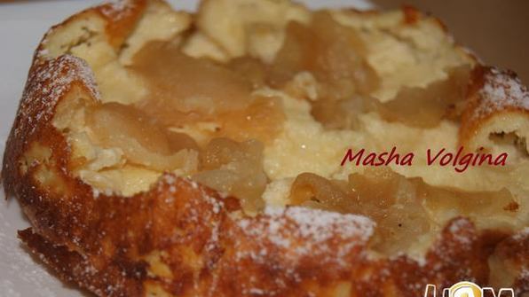 большой сырник с яблоками
