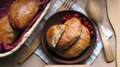 Сочники с творогом и вишней