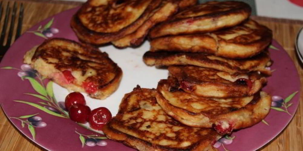 Рецепт сырники из творога с вишней и шоколадом