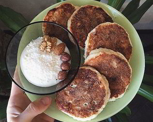 Сырники на рисовой муке с шоколадом и бананами