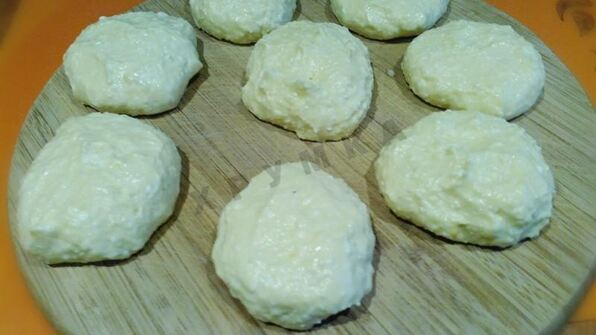 сырники с клубникой и клубничным сиропом