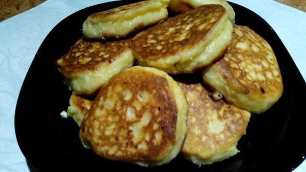 сырники с клубникой и клубничным сиропом