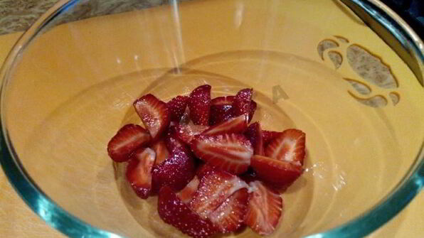 сырники с клубникой и клубничным сиропом