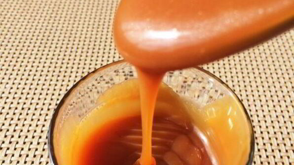 творожник с ягодной прослойкой и соленой карамелью