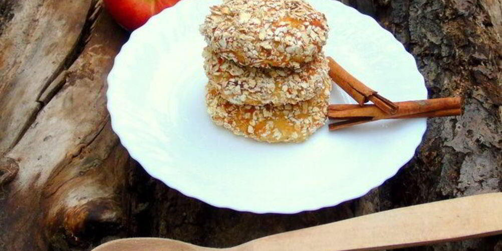 Рецепт яблочные сырники в овсяной панировке без муки