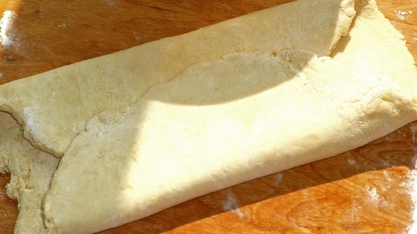 слоеное дрожжевое тесто с яблоками