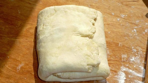 слоеное дрожжевое тесто с яблоками