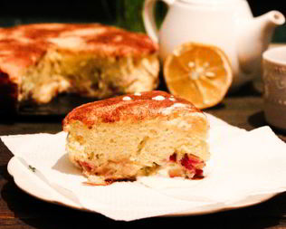 Бисквит с яблоками