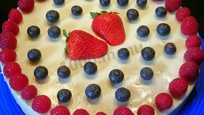 Бисквитно йогуртовый торт с фруктами